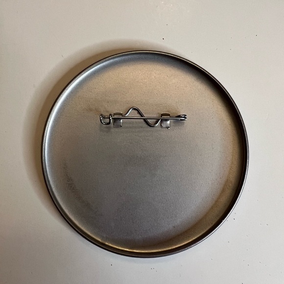 Disneyland Honorary Citizen pin - Picture 2 of 2